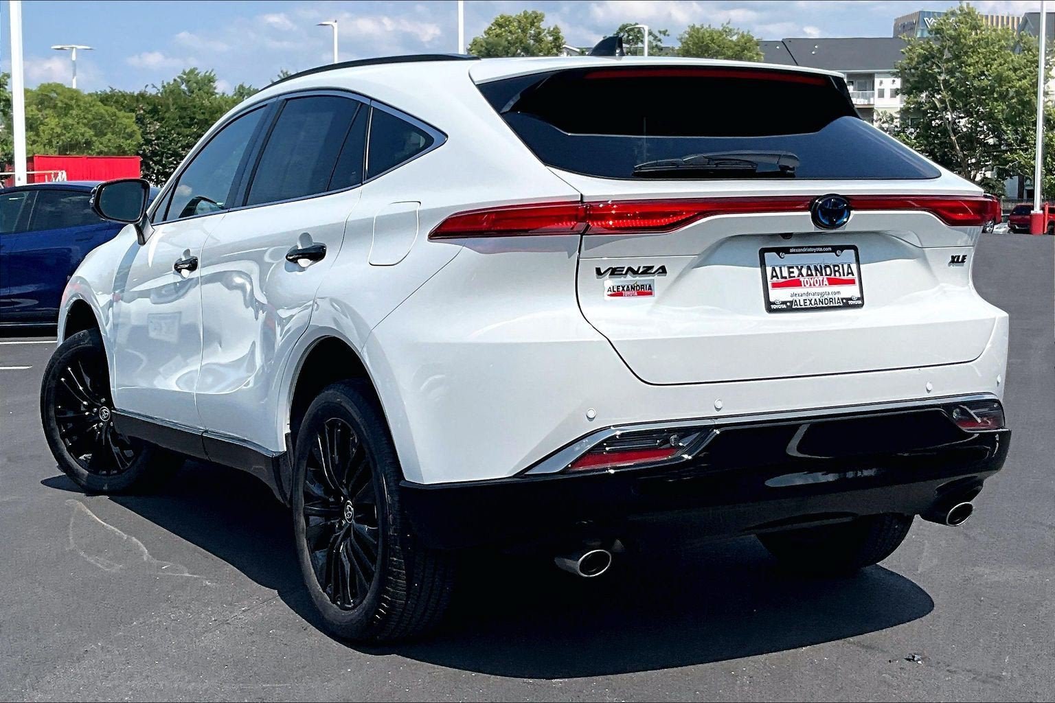 Used 2024 Toyota Venza Nightshade AWD/4WD image 11
