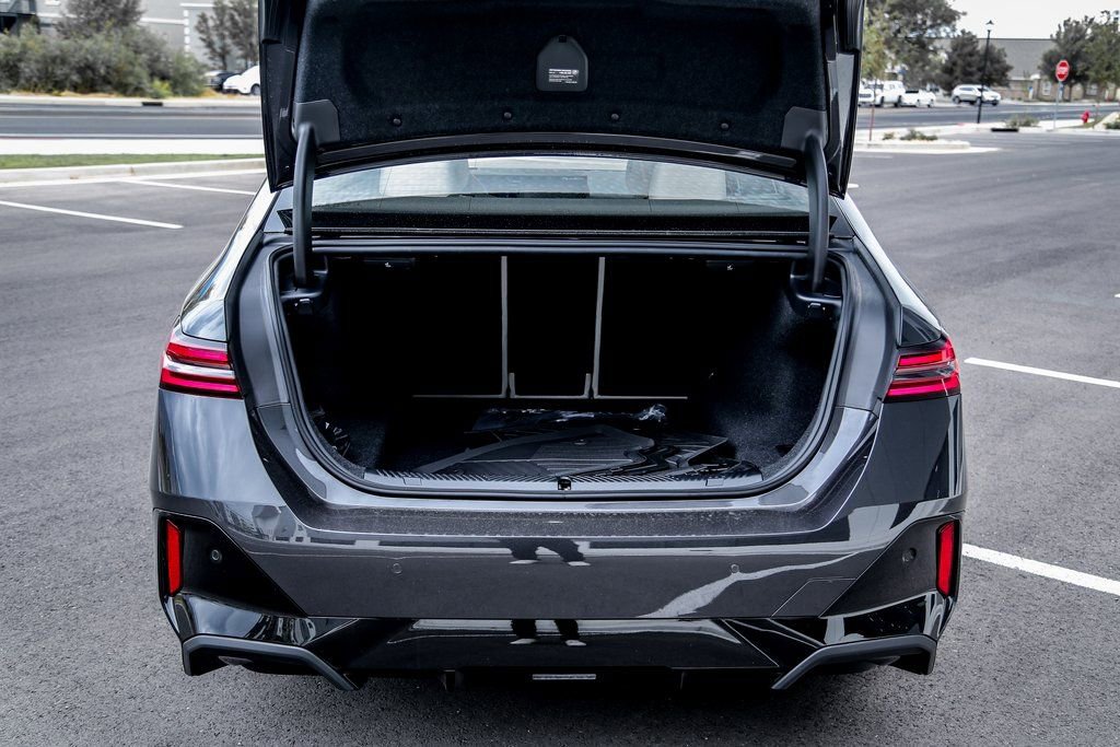 Used 2026 BMW 530i xDrive w/ M Sport Package image 26