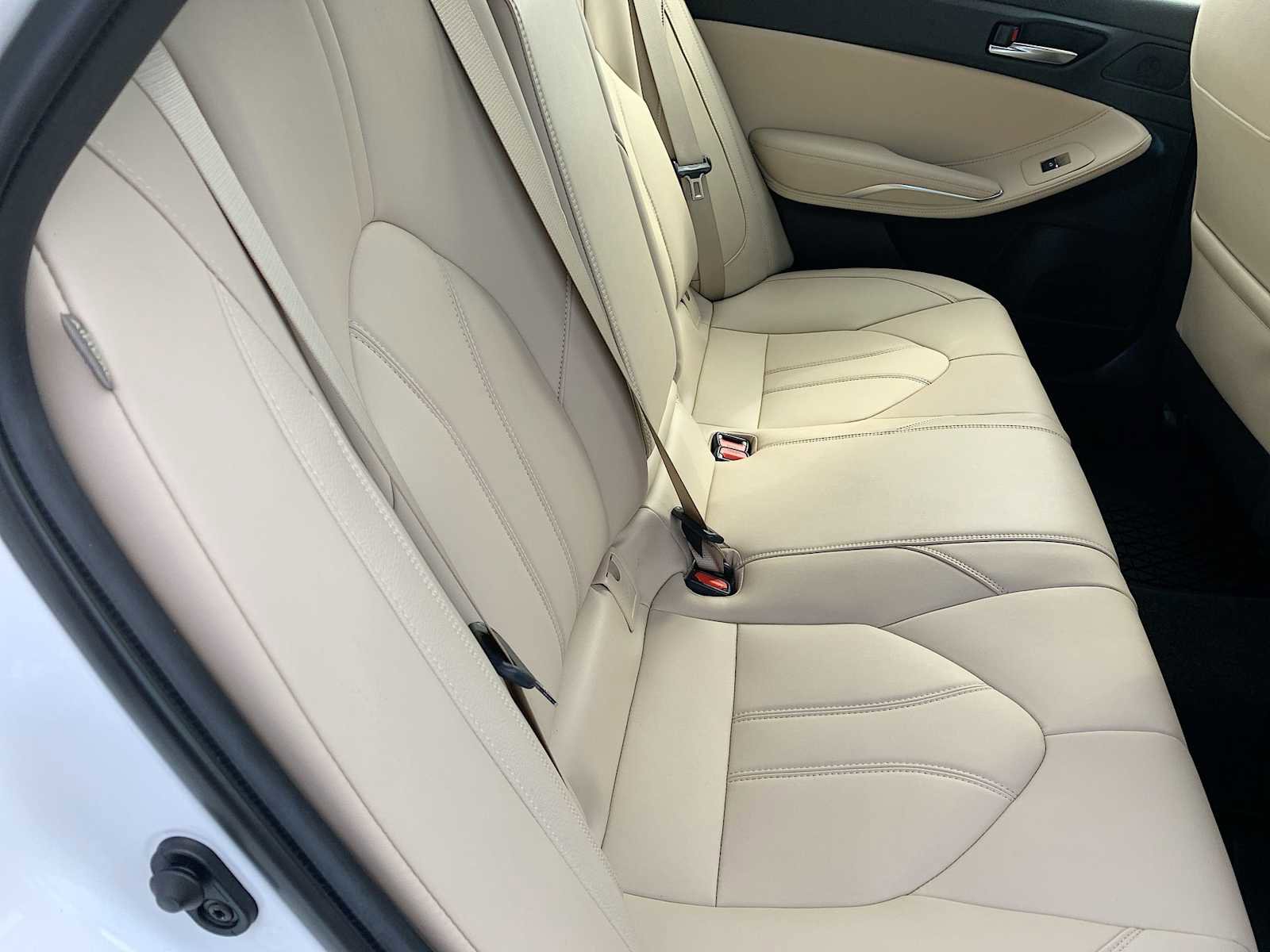 Used 2021 Toyota Avalon XLE w/ Moonroof Package image 26