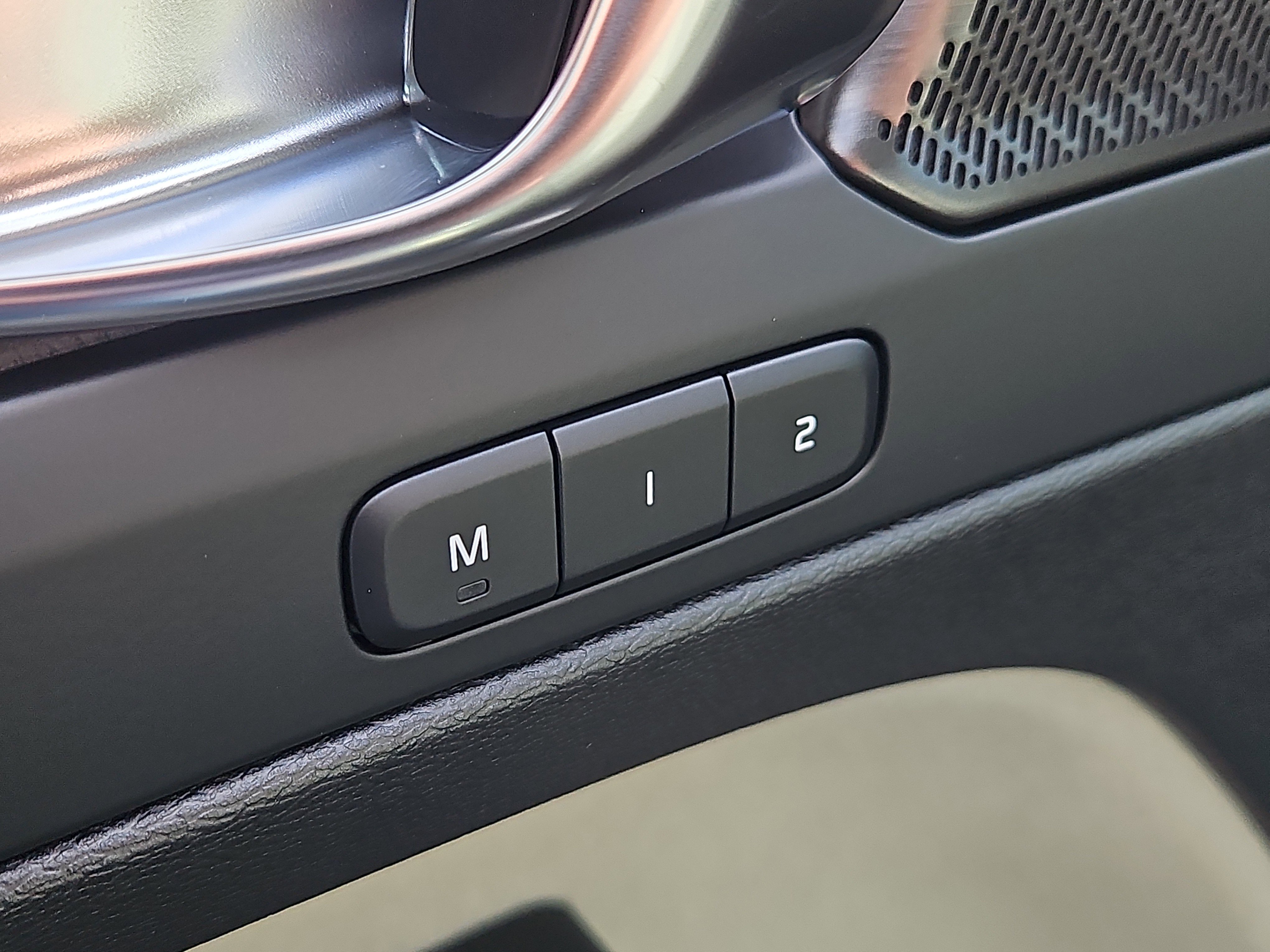 New 2026 Volvo XC40 B5 Ultra w/ Protection Package Premier image 10