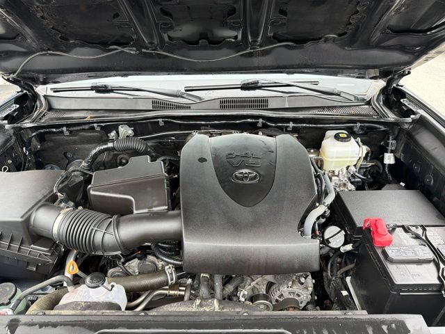 Used 2022 Toyota Tacoma TRD Off-Road AWD/4WD image 30