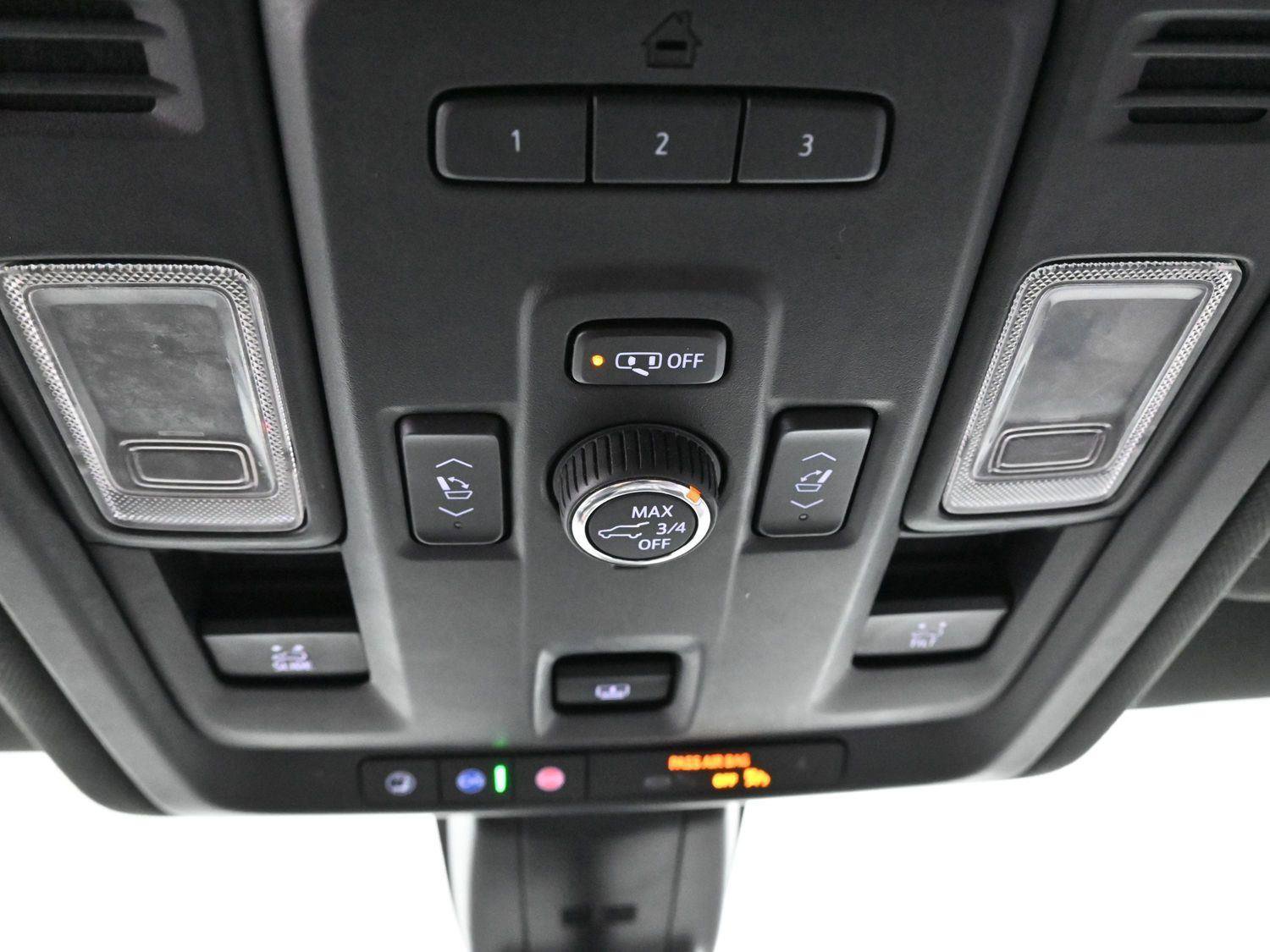 Used 2021 Chevrolet Tahoe Premier w/ Premium Package image 31