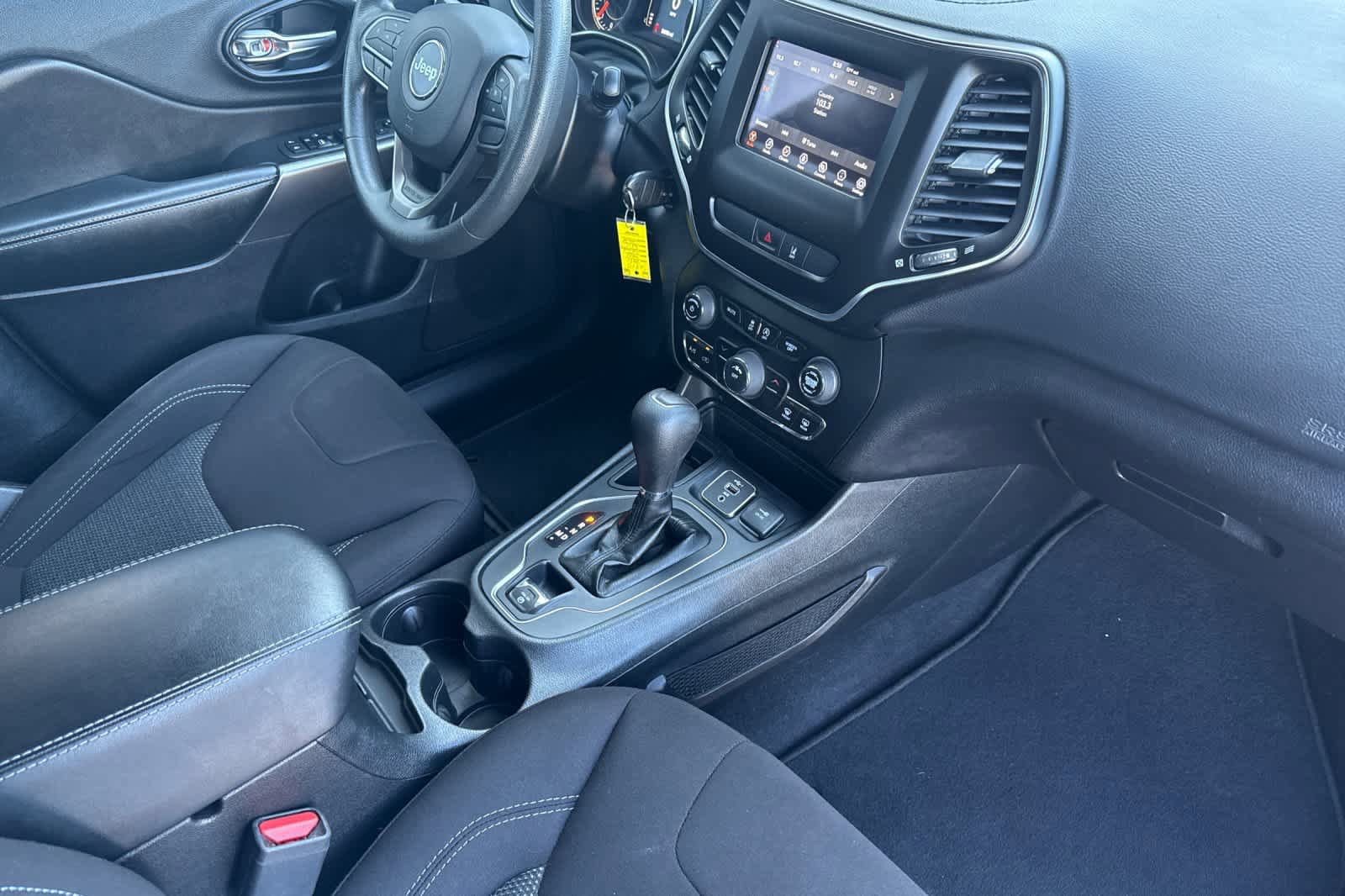 Used 2021 Jeep Cherokee Latitude FWD image 16