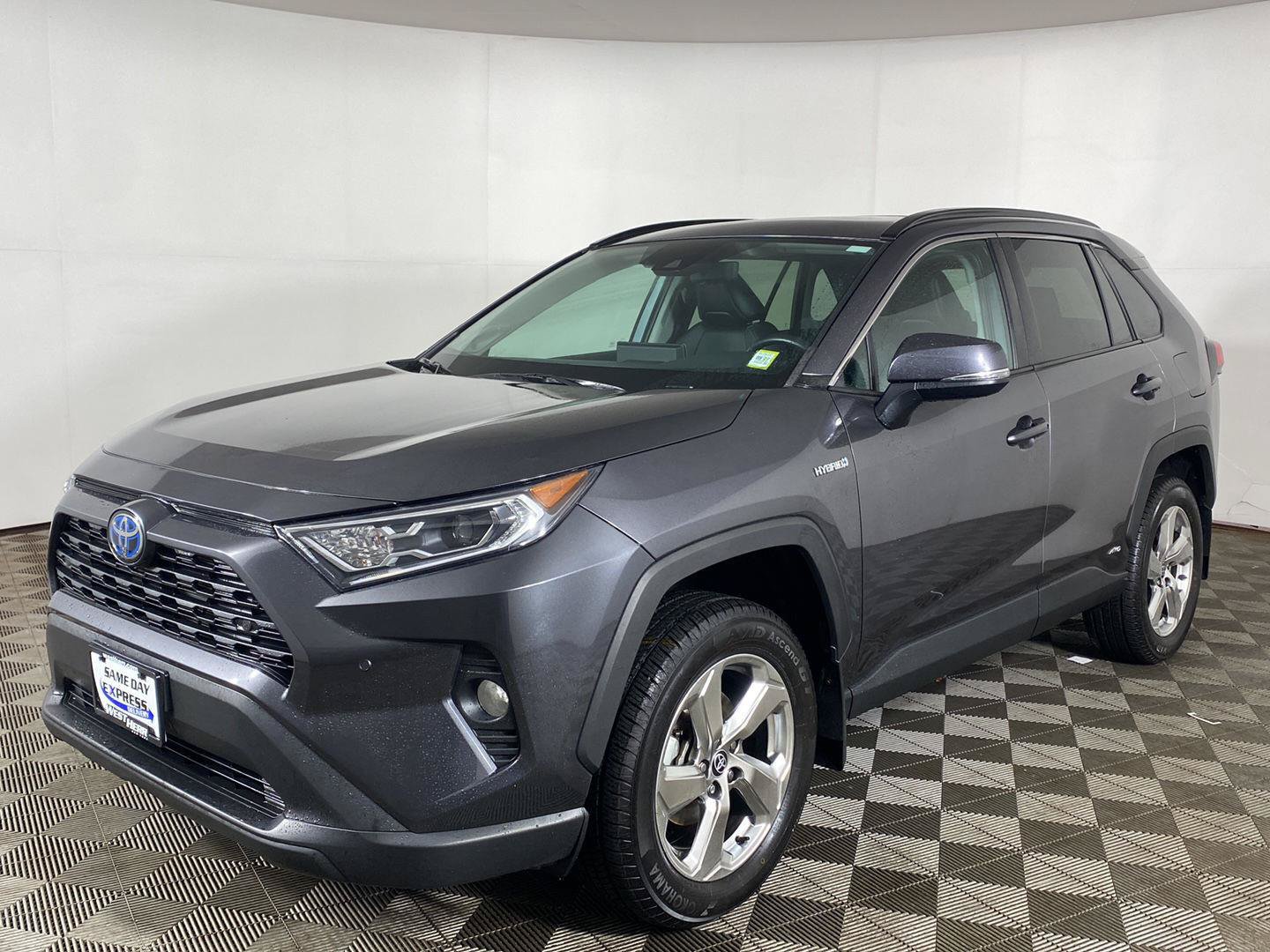Used 2021 Toyota RAV4 XLE Premium AWD/4WD image 2