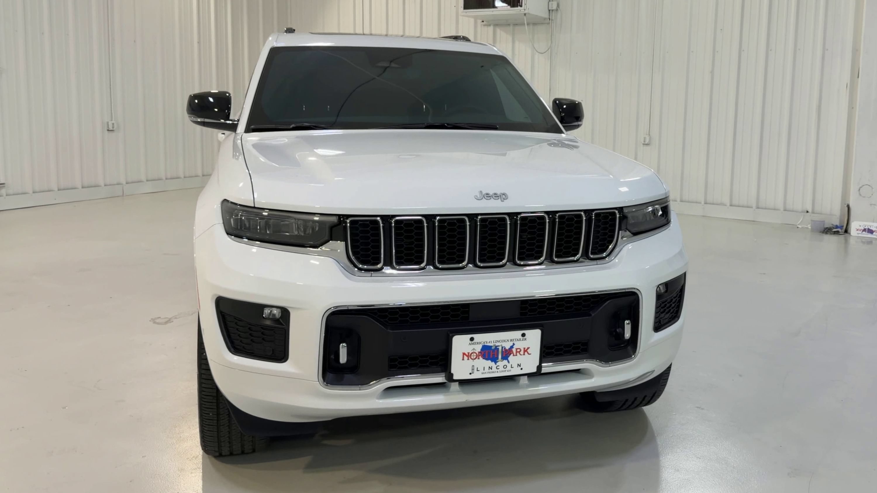 Used 2025 Jeep Grand Cherokee L Overland AWD/4WD image 4