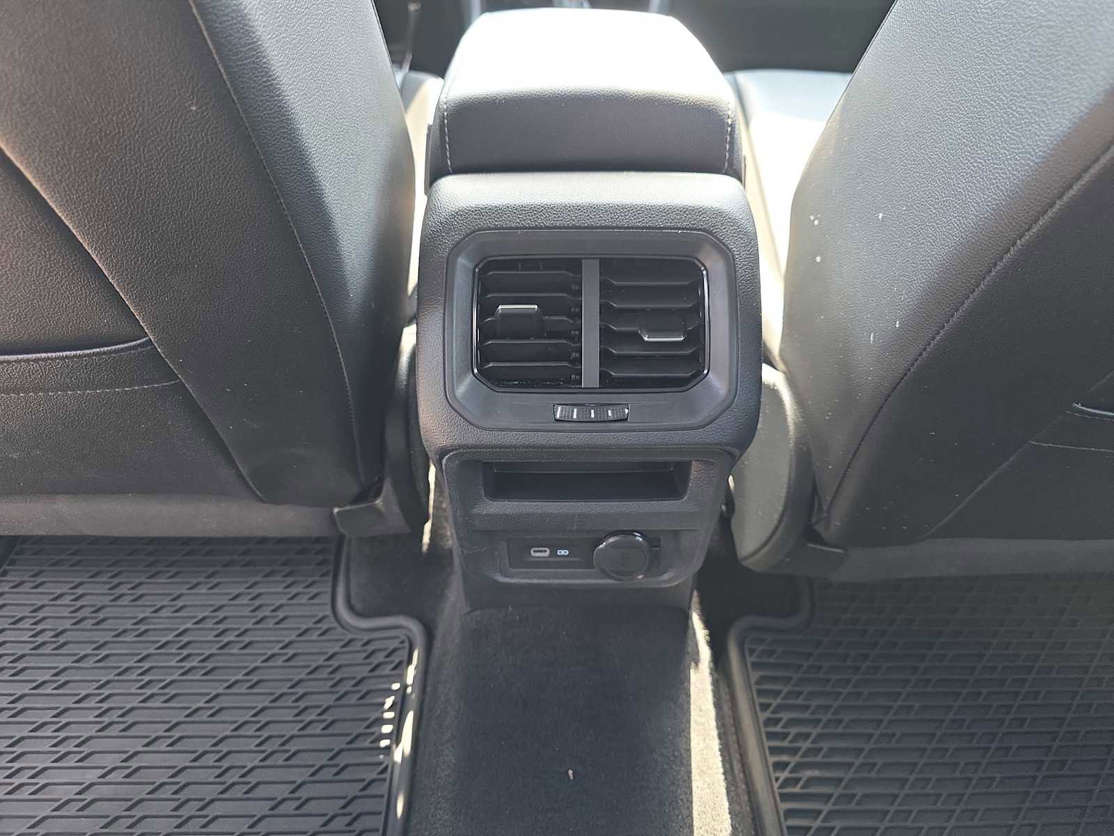 Used 2023 Volkswagen Tiguan SE R-Line image 26