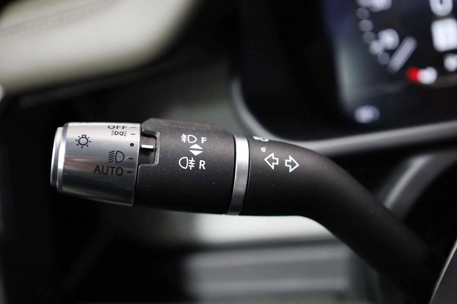 Used 2020 Land Rover Defender 110 SE image 29