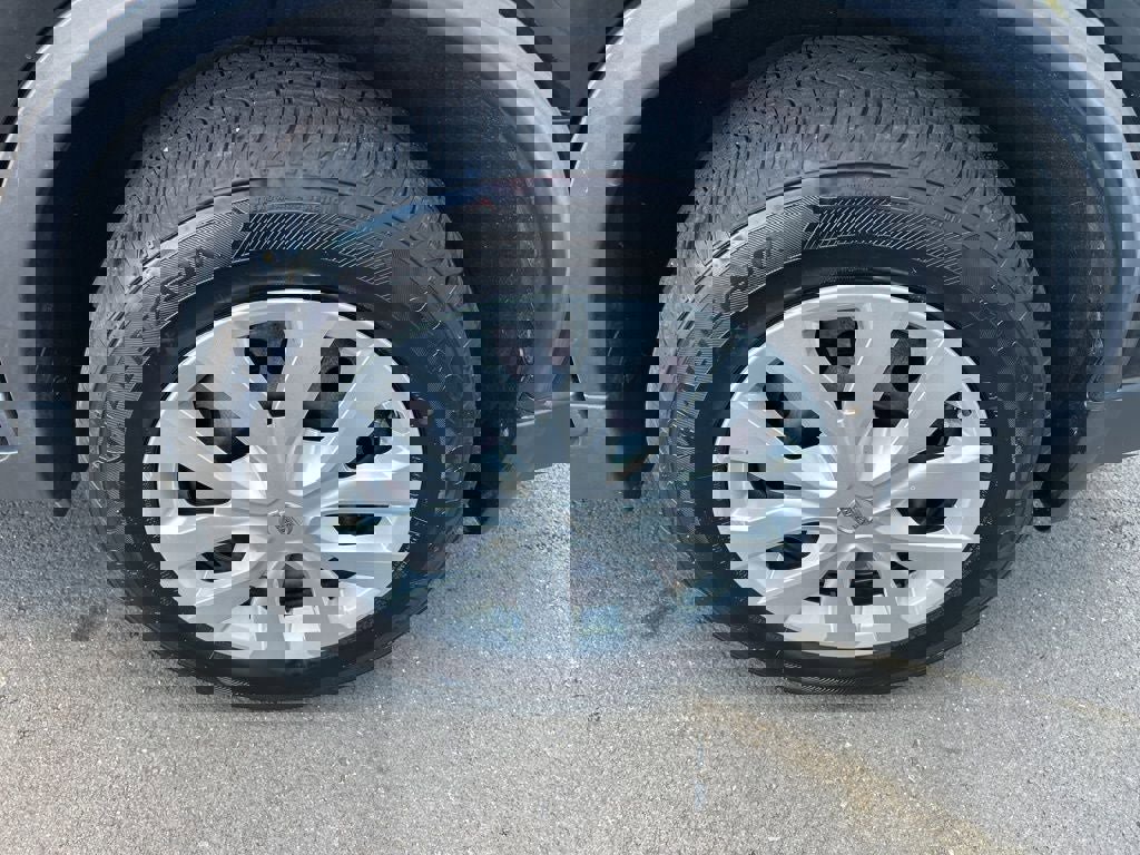 Used 2015 Nissan Rogue S image 23