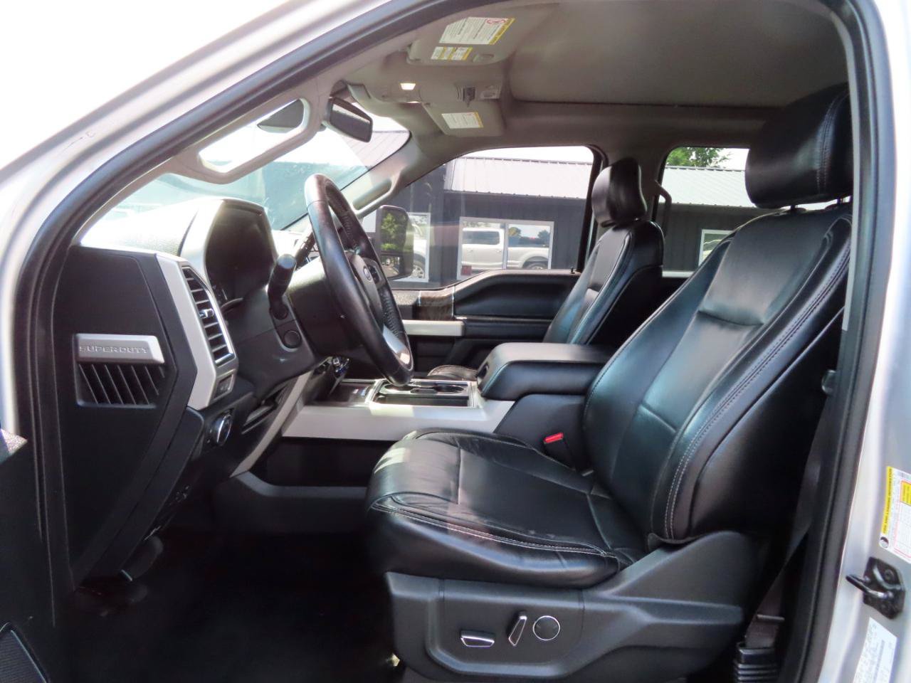 Used 2017 Ford F250 Lariat w/ Lariat Ultimate Package AWD/4WD image 29