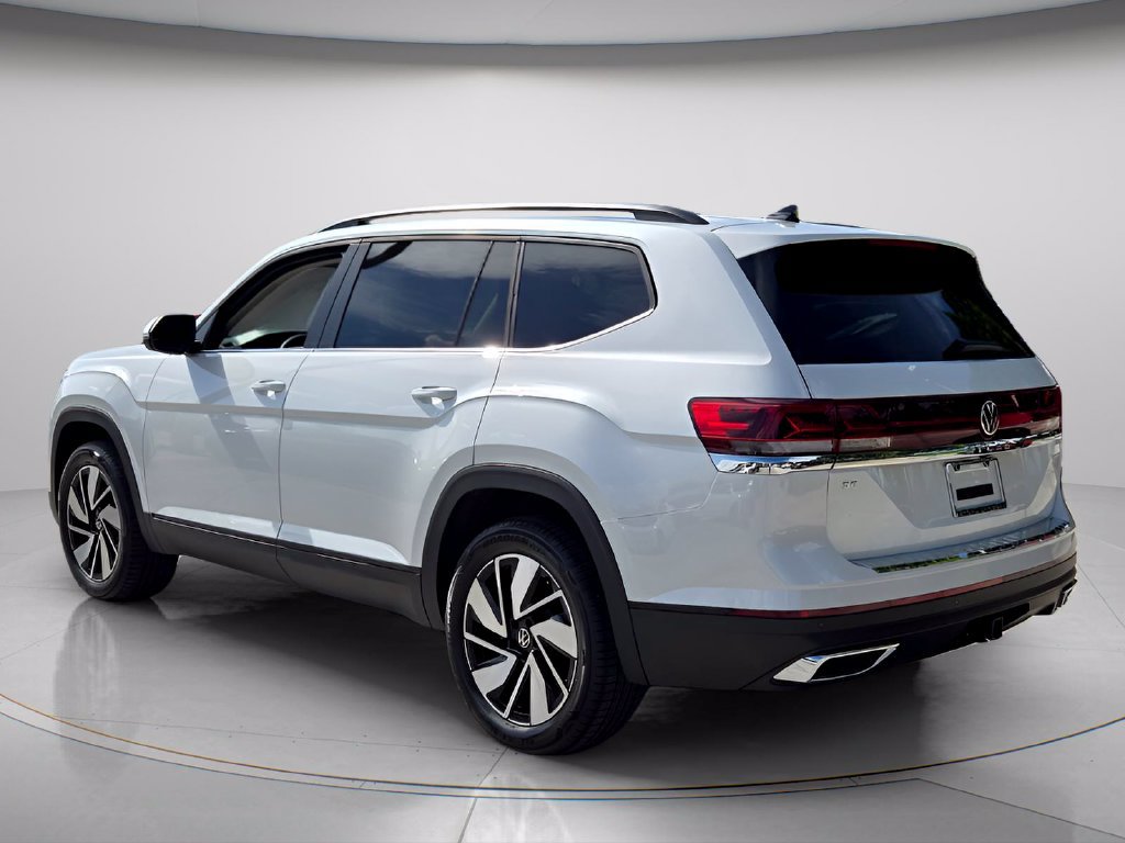 Certified 2026 Volkswagen Atlas SE w/ Panoramic Sunroof Package FWD image 4