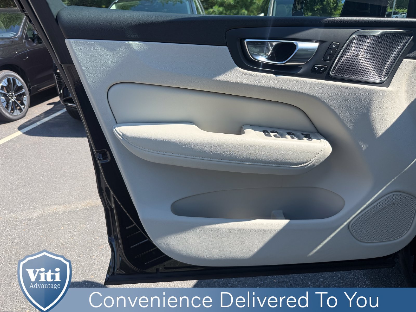 Certified 2023 Volvo XC60 B5 Plus AWD/4WD image 16