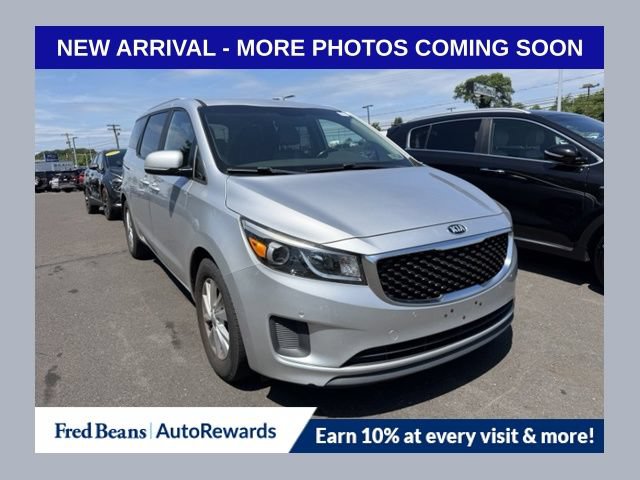 Used 2017 Kia Sedona LX w/ LX Essentials Premium Package FWD image 1