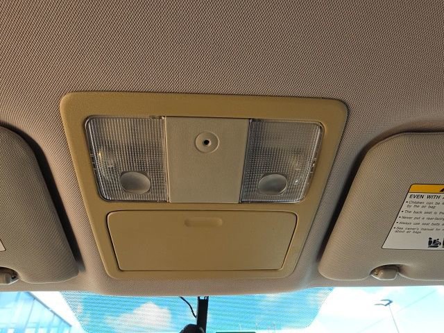 Used 2011 Nissan Versa SL w/ Premium Pkg image 19