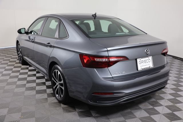 Used 2024 Volkswagen Jetta Sport image 6