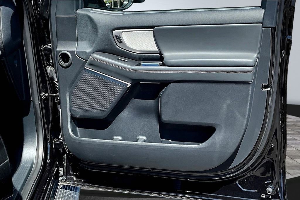 Used 2025 Ford Expedition Active image 29