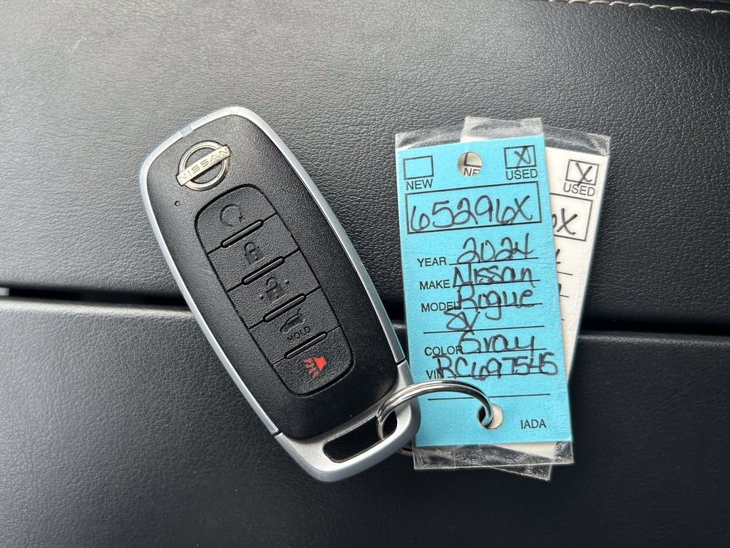 Used 2024 Nissan Rogue SV image 35