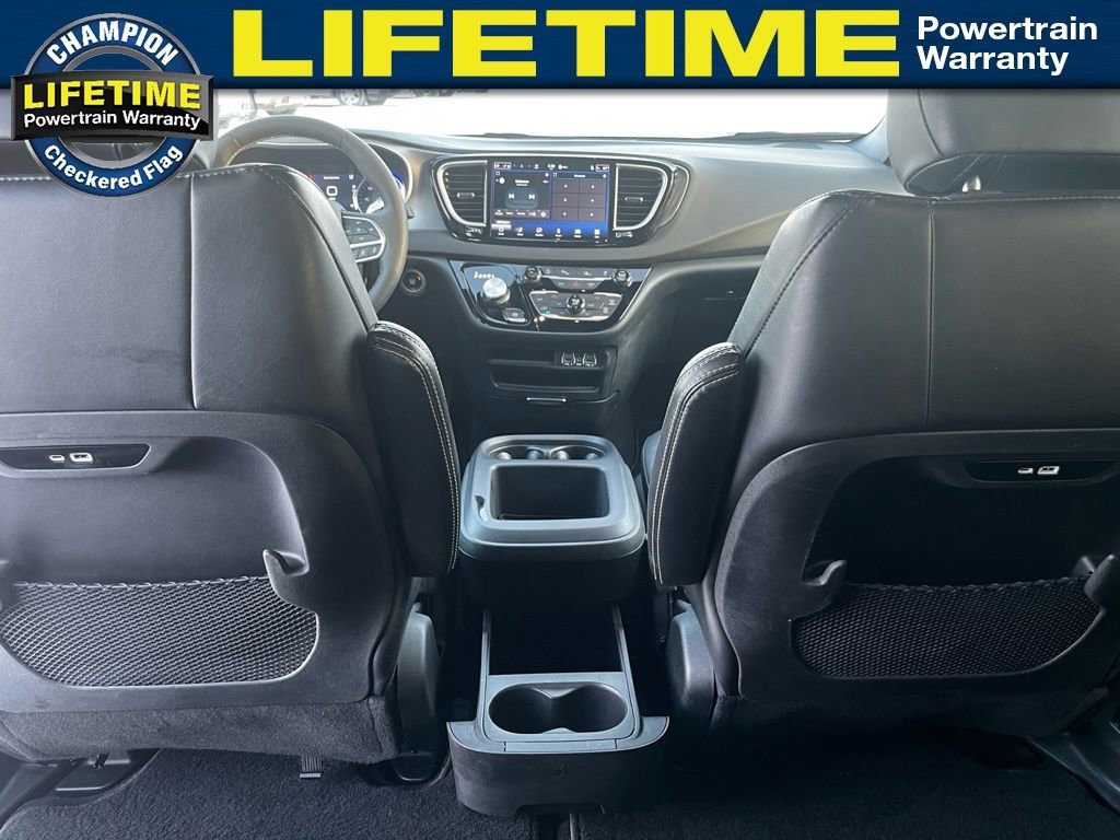 Used 2025 Chrysler Pacifica Select image 31