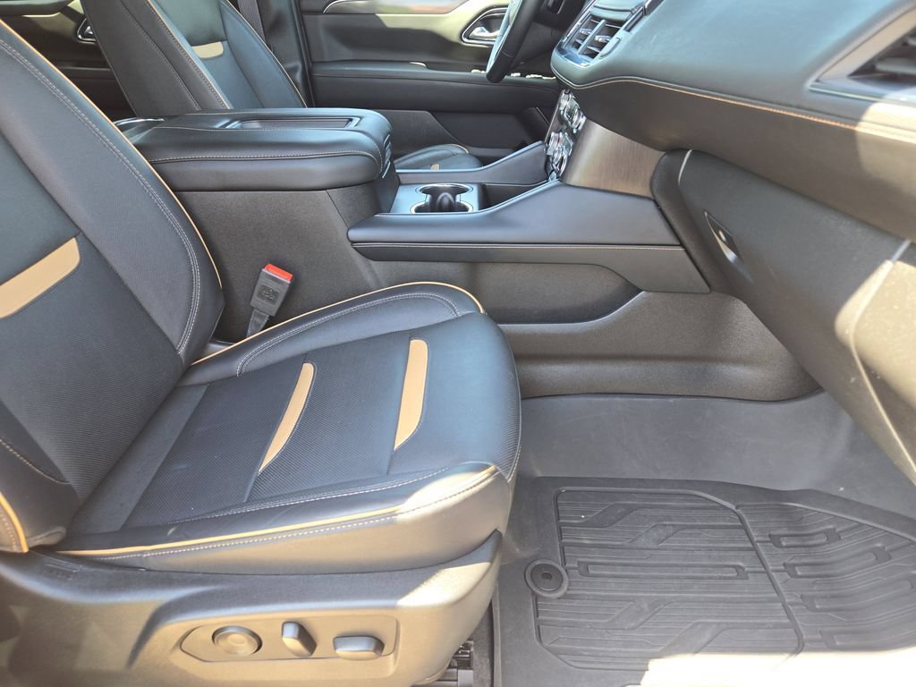 Used 2024 GMC Yukon AT4 w/ Technology Package AWD/4WD image 15