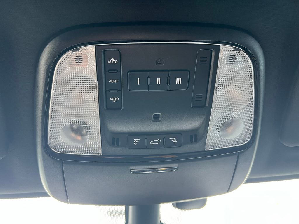 Used 2022 Dodge Durango R/T w/ Blacktop Package AWD/4WD image 39