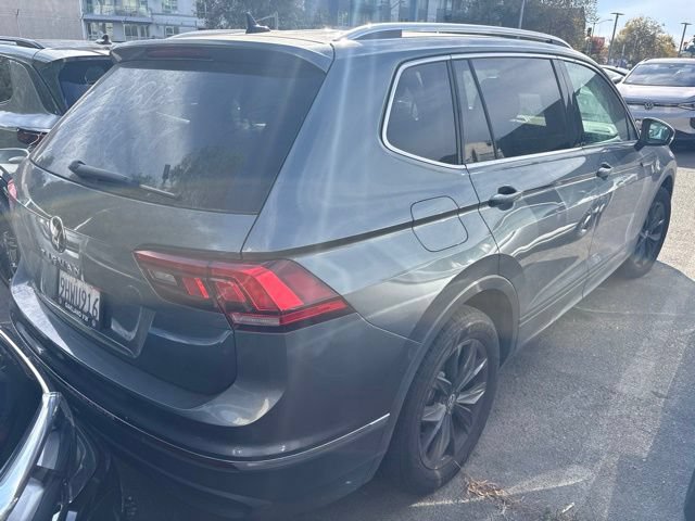 Used 2023 Volkswagen Tiguan SE w/ Panoramic Sunroof Package FWD image 3