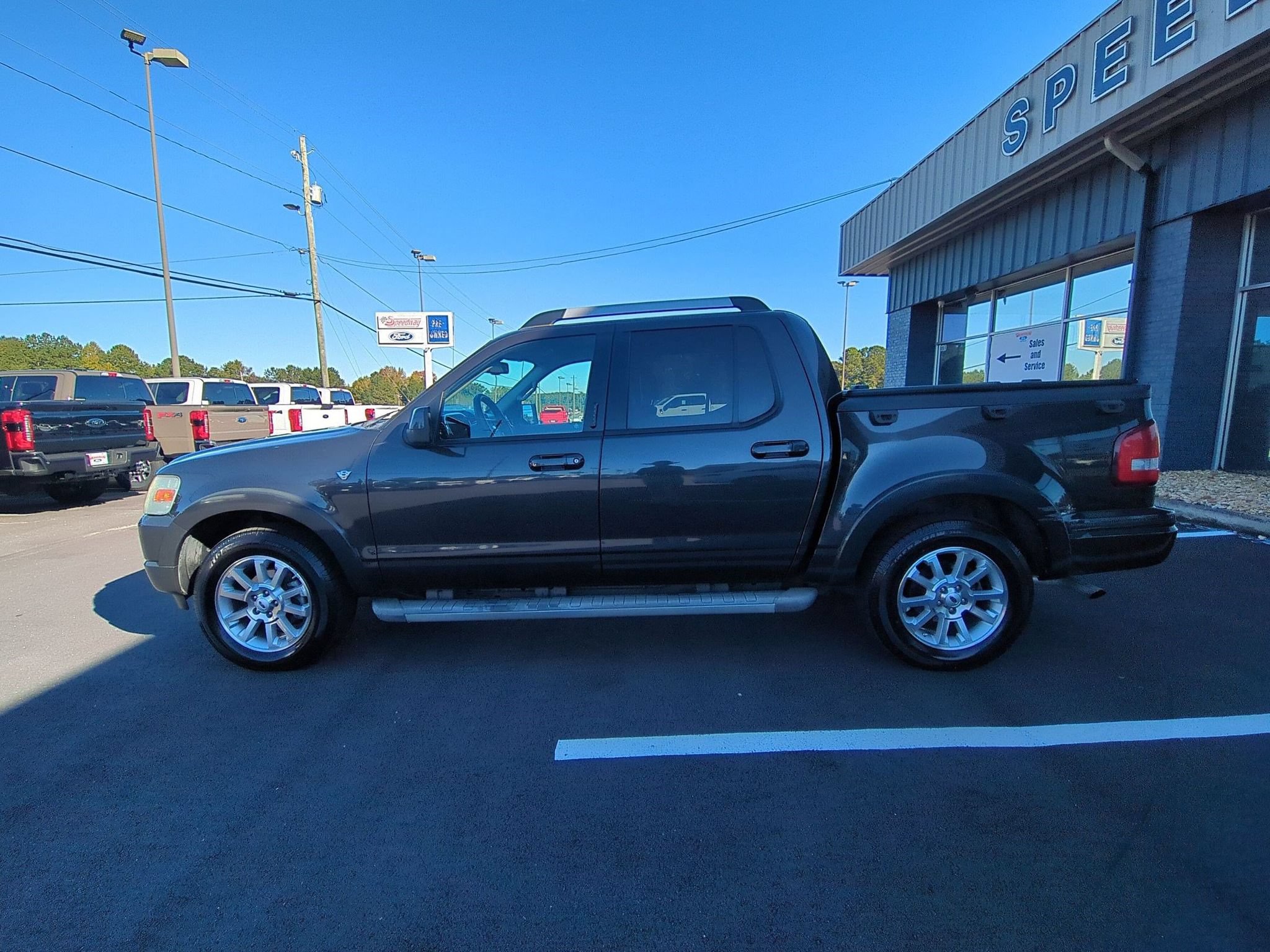 Used 2007 Ford Explorer Sport Trac Limited RWD image 10