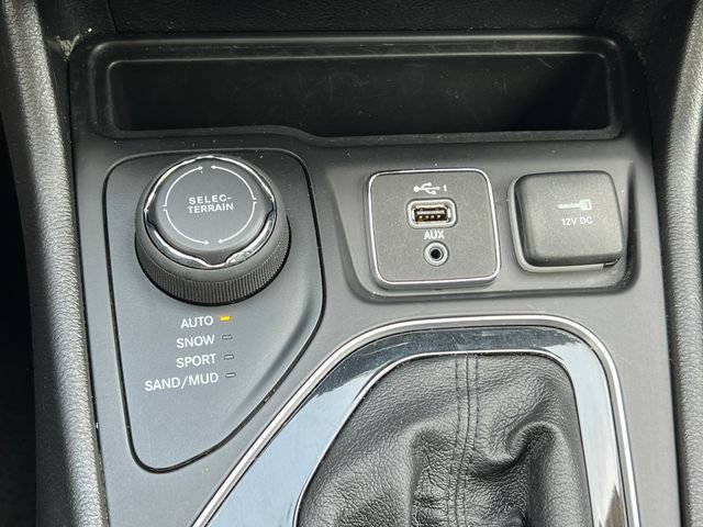 Used 2021 Jeep Cherokee Limited AWD/4WD image 30