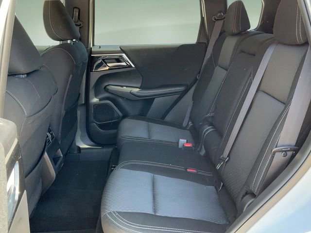 Used 2024 Mitsubishi Outlander ES image 13