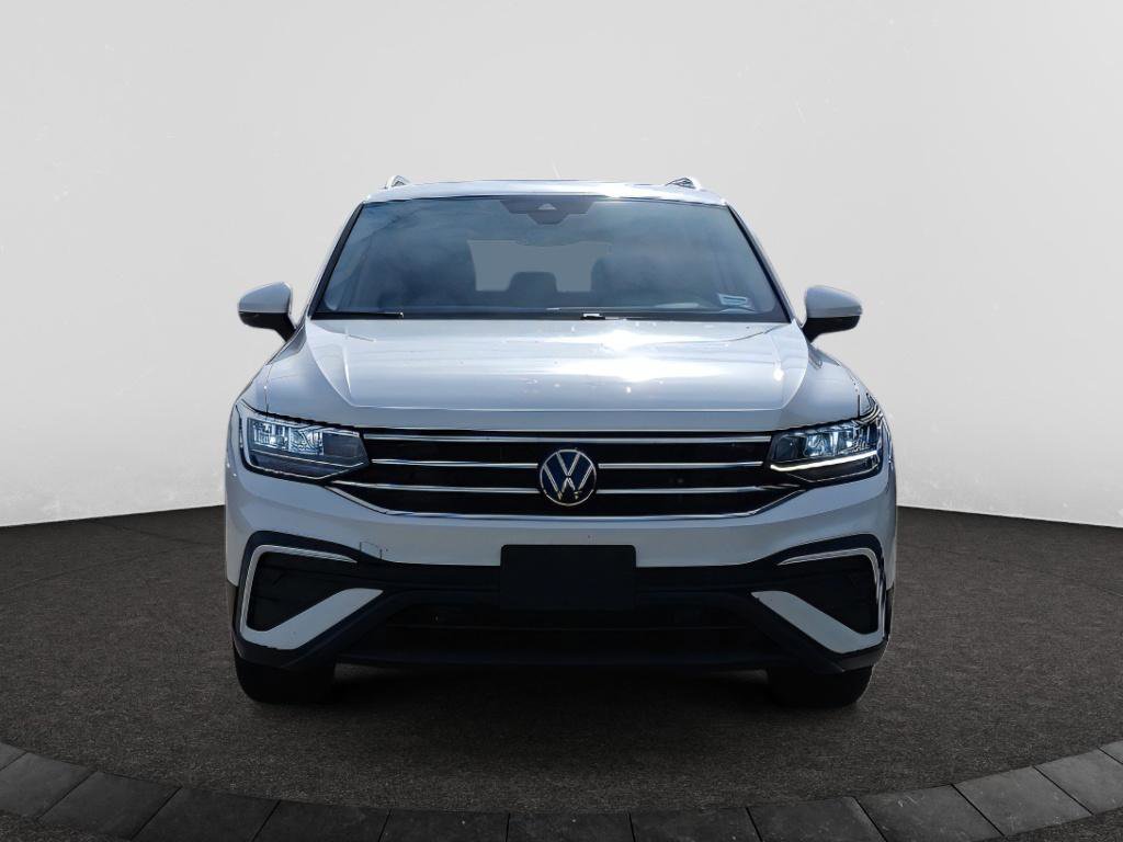 Used 2023 Volkswagen Tiguan SE w/ Panoramic Sunroof Package AWD/4WD image 8