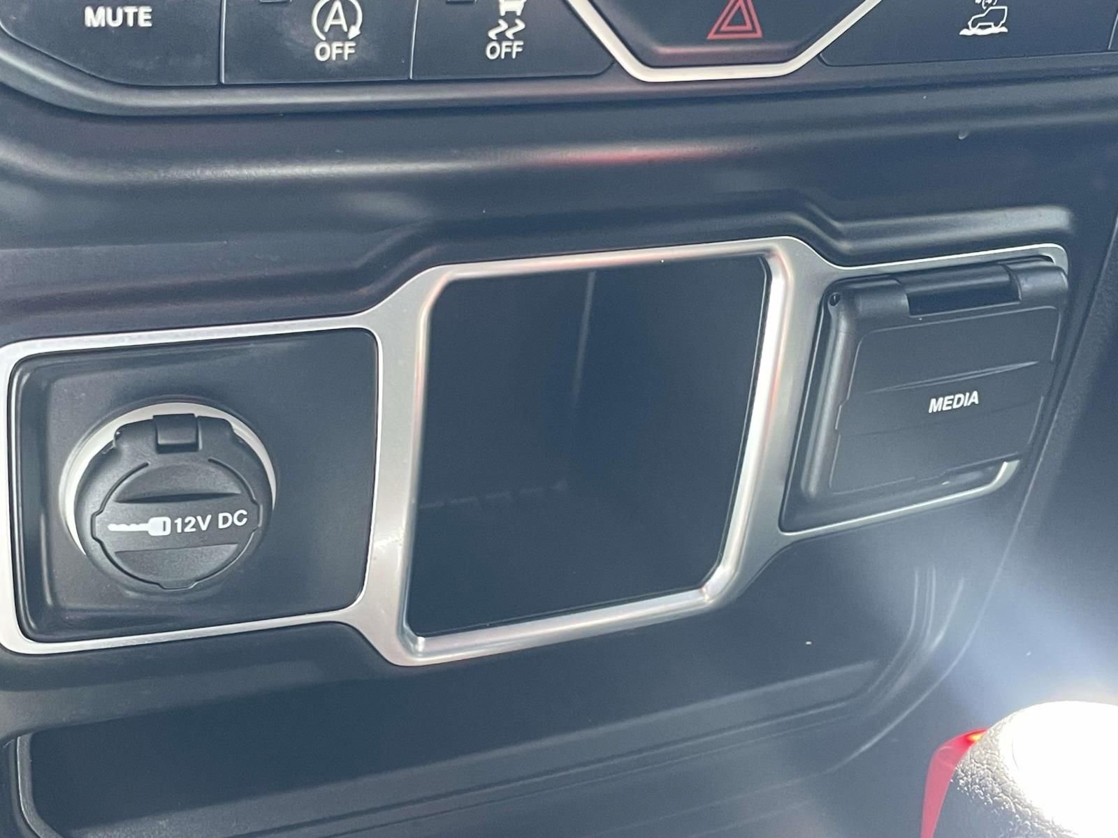 Used 2022 Jeep Wrangler Sport image 19