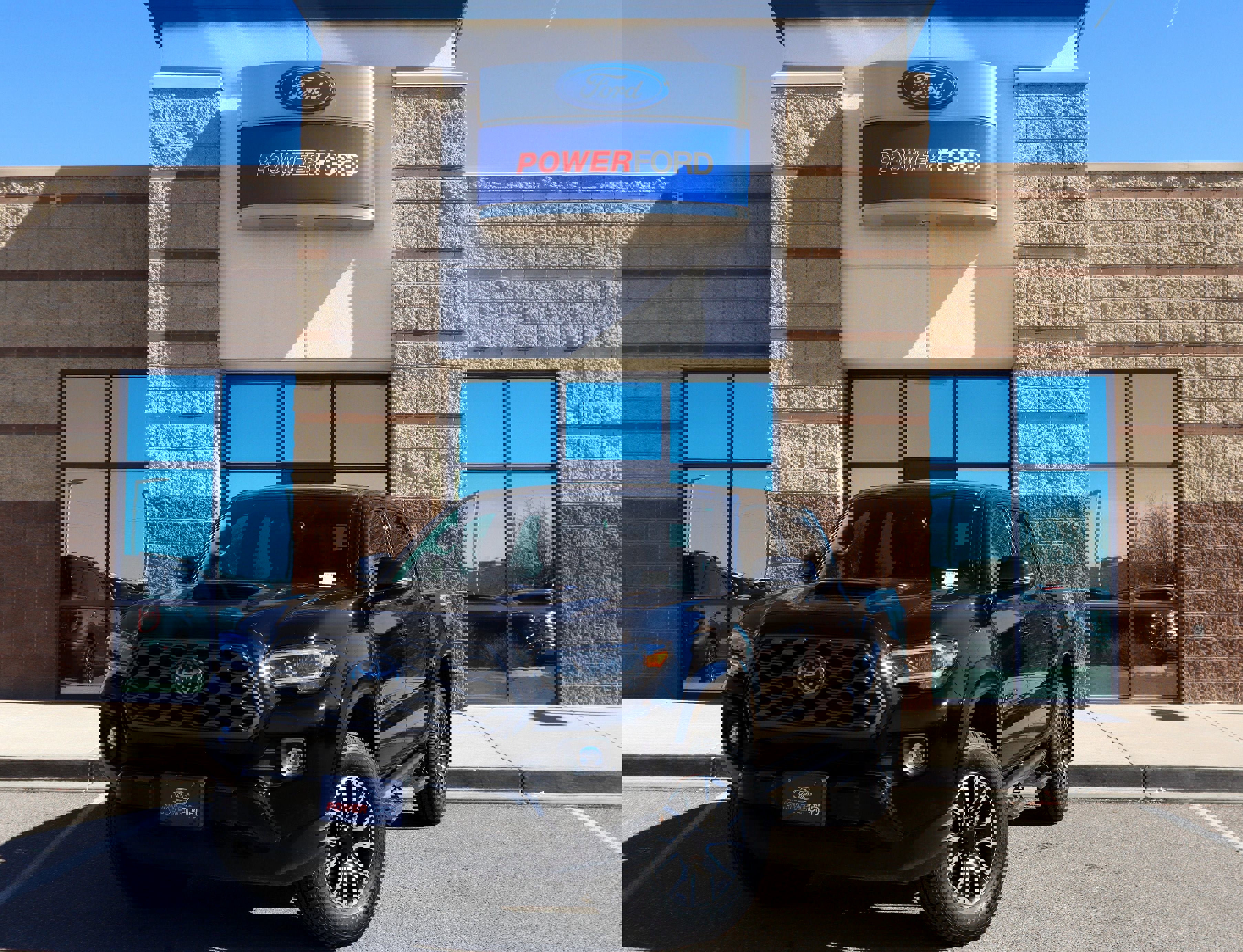 Used 2023 Toyota Tacoma TRD Sport V6 image 2