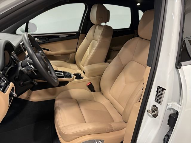 Used 2025 Porsche Macan AWD/4WD image 12