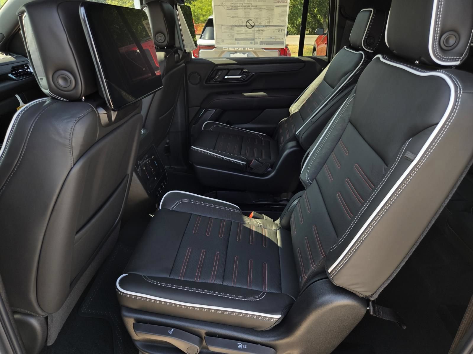 New 2026 GMC Yukon XL AT4 Ultimate AWD/4WD image 4