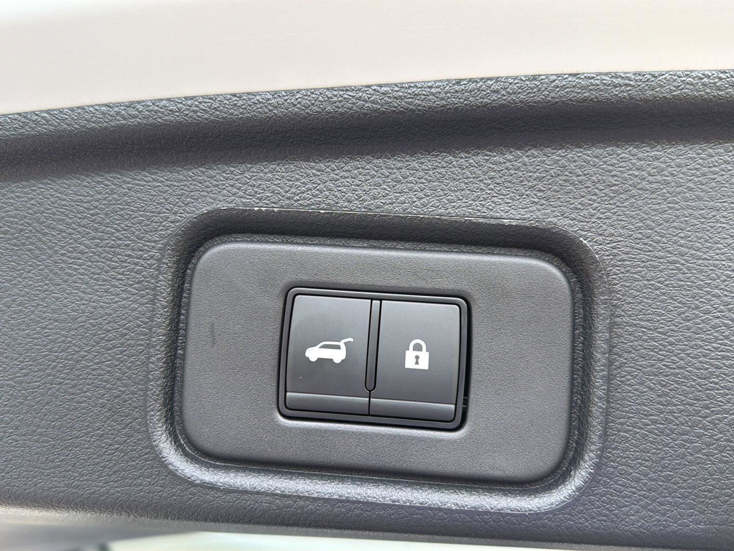 Used 2025 Nissan Pathfinder Platinum FWD image 38