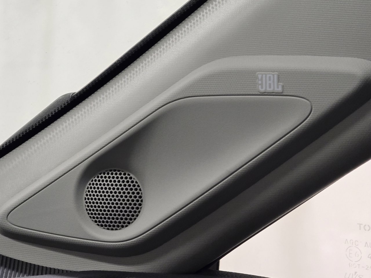 Used 2021 Toyota RAV4 Limited image 10