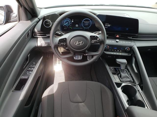 New 2025 Hyundai Elantra SEL image 12