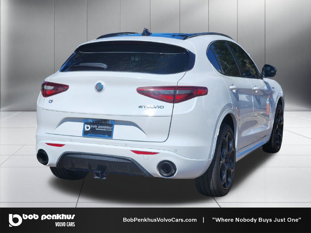 Used 2023 Alfa Romeo Stelvio Veloce AWD/4WD image 25