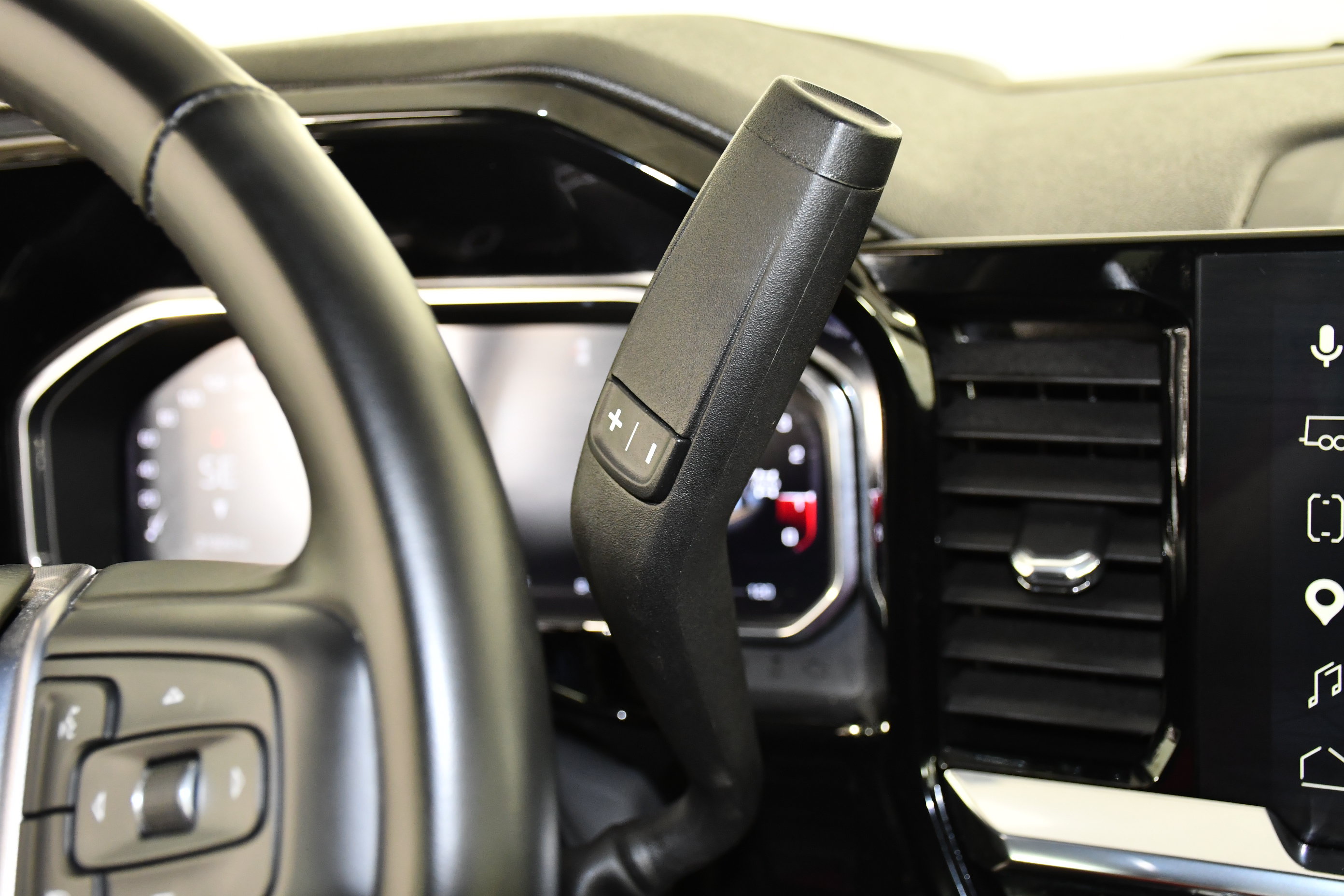 Used 2026 GMC Sierra 1500 SLT AWD/4WD image 18