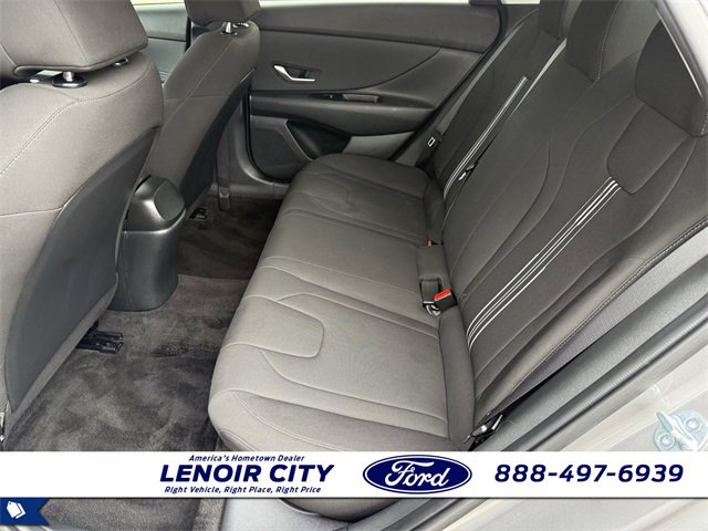 Used 2023 Hyundai Elantra SEL w/ Convenience Package image 11