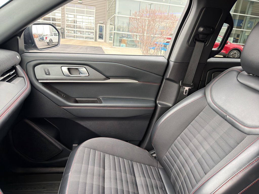 Used 2025 Ford Explorer ST-Line w/ Premium Package AWD/4WD image 15