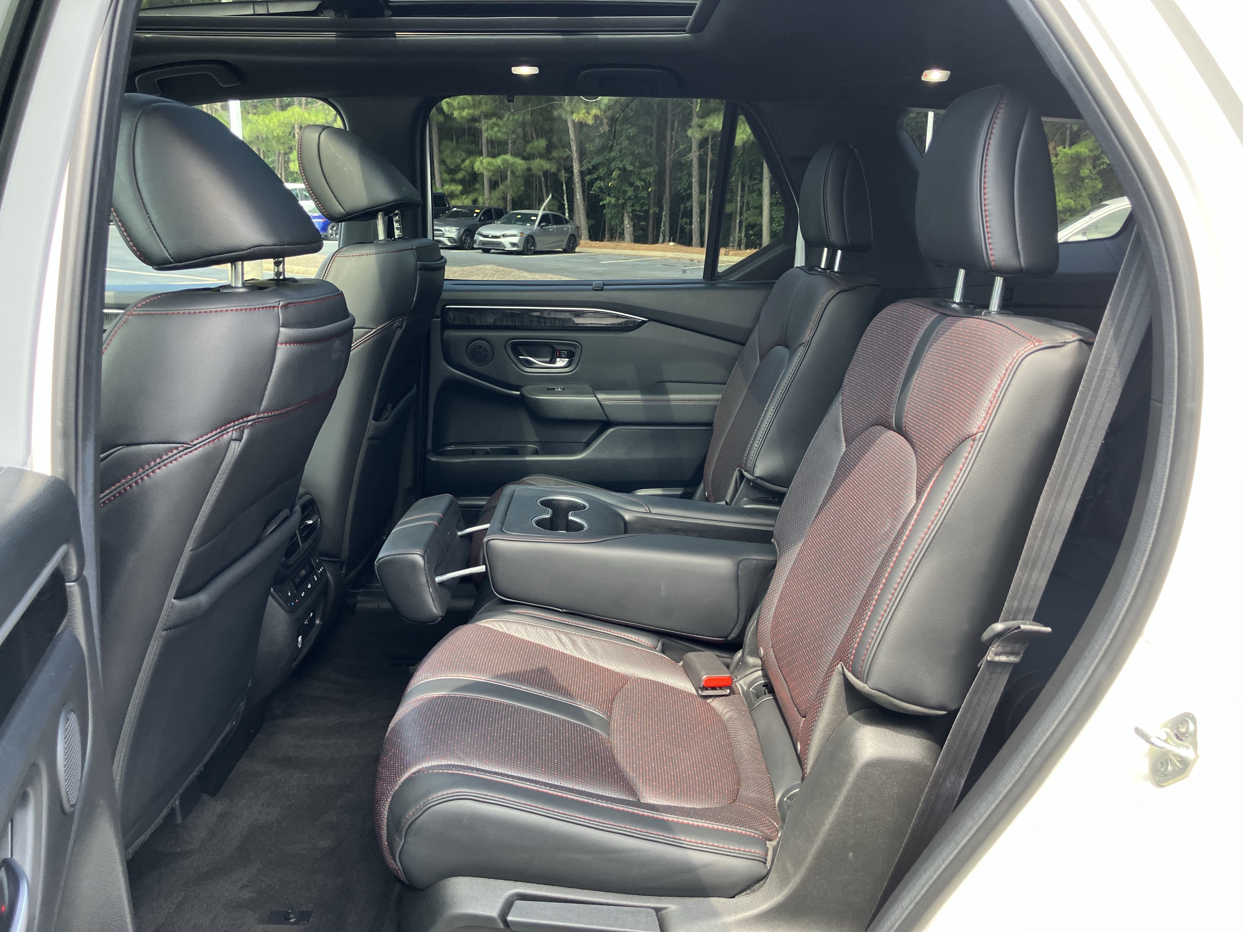Certified 2025 Honda Pilot Black Edition image 36