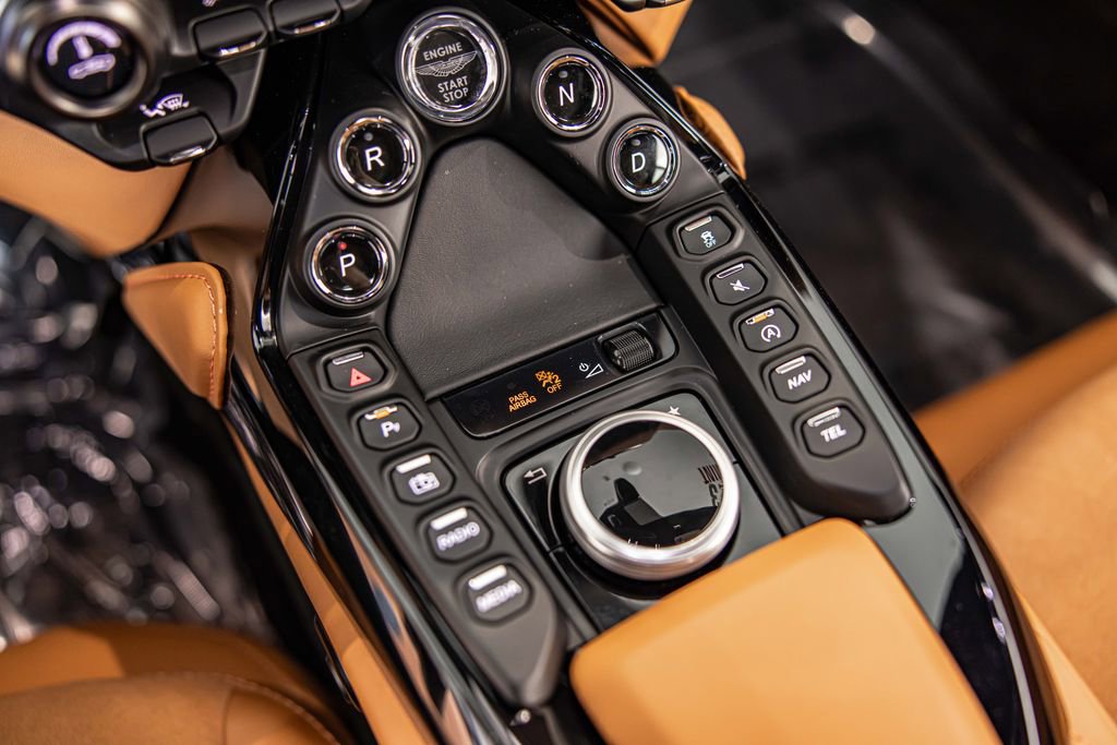Used 2023 Aston Martin V8 Vantage Coupe image 26