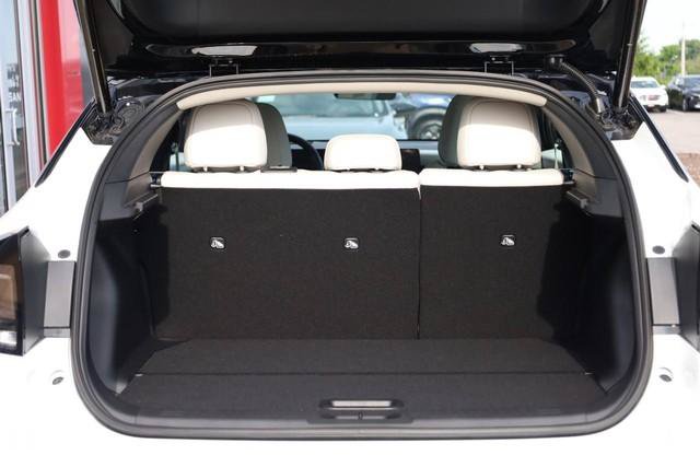 New 2026 Nissan Leaf Platinum+ w/ Cargo Package (Platinum+) FWD image 7