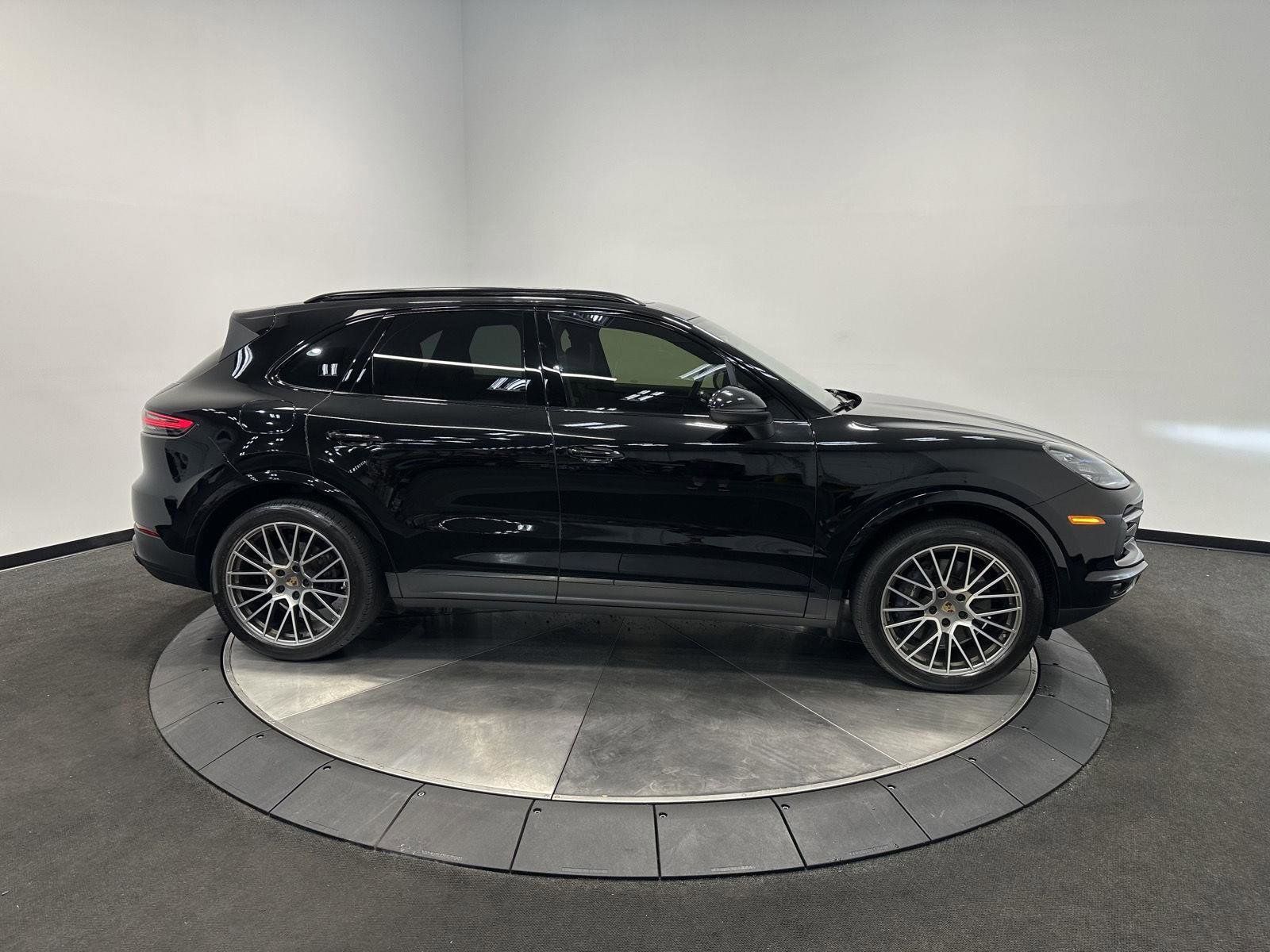 Used 2022 Porsche Cayenne Platinum Edition image 8