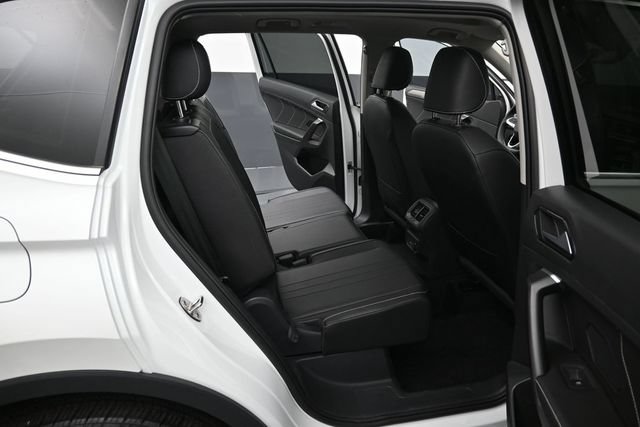 Used 2023 Volkswagen Tiguan SE w/ Panoramic Sunroof Package FWD image 32