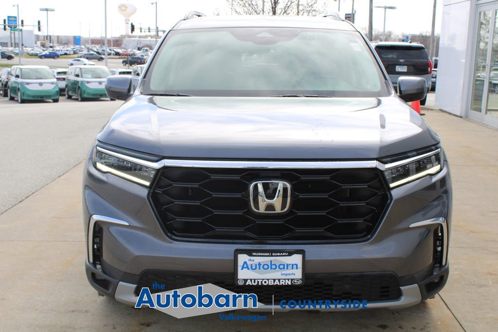 Used 2023 Honda Pilot Touring image 2
