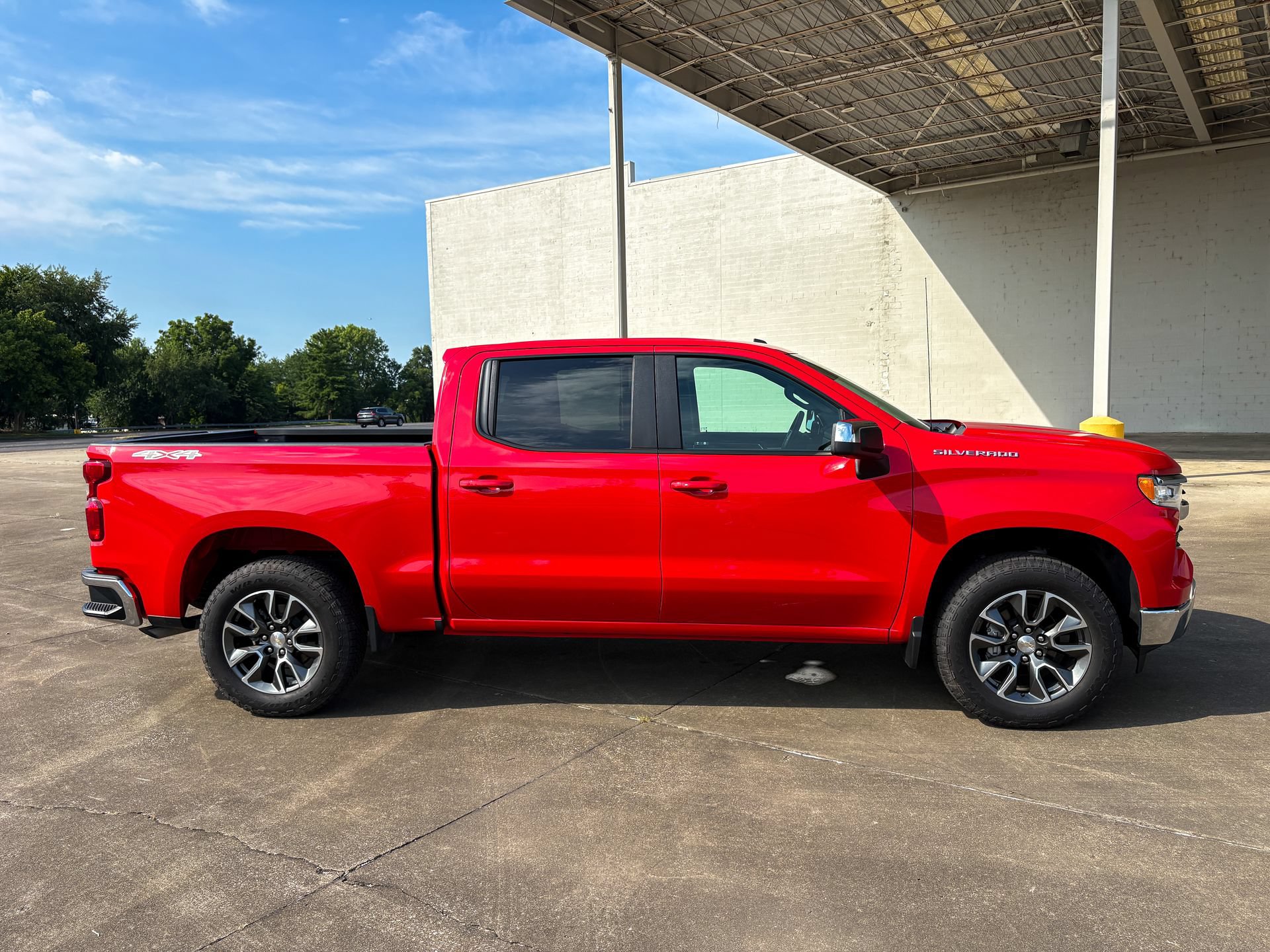 Used 2024 Chevrolet Silverado 1500 LT AWD/4WD image 20