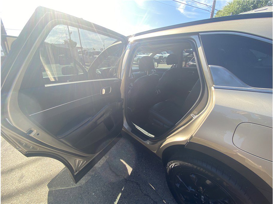 Used 2021 Kia Sorento S w/ Panoramic Sunroof Package image 9