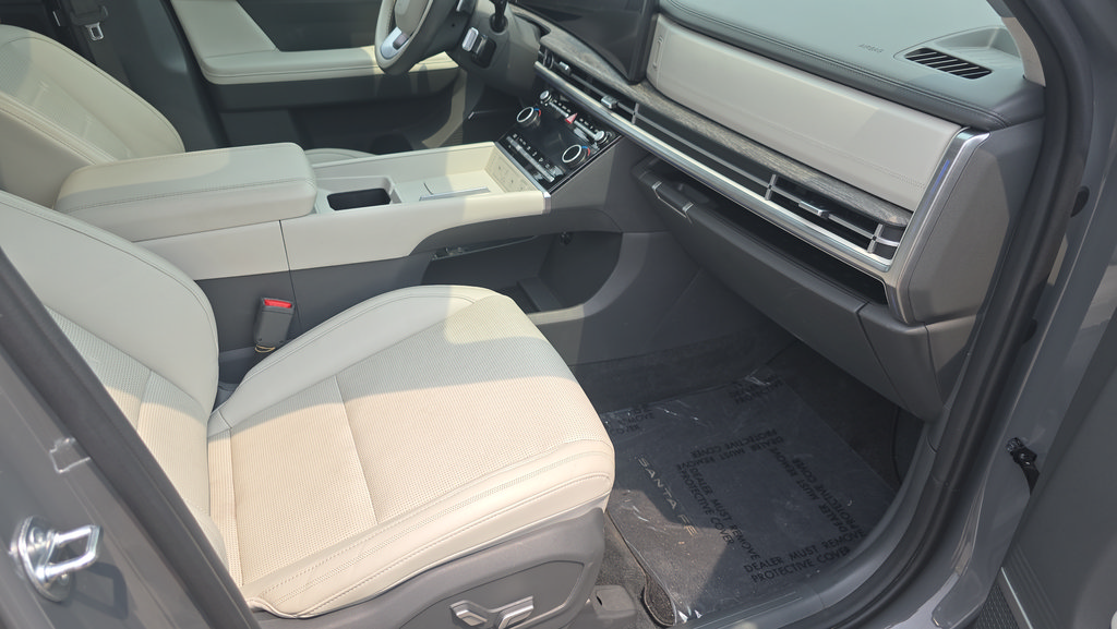 Used 2025 Hyundai Santa Fe Calligraphy AWD/4WD image 13