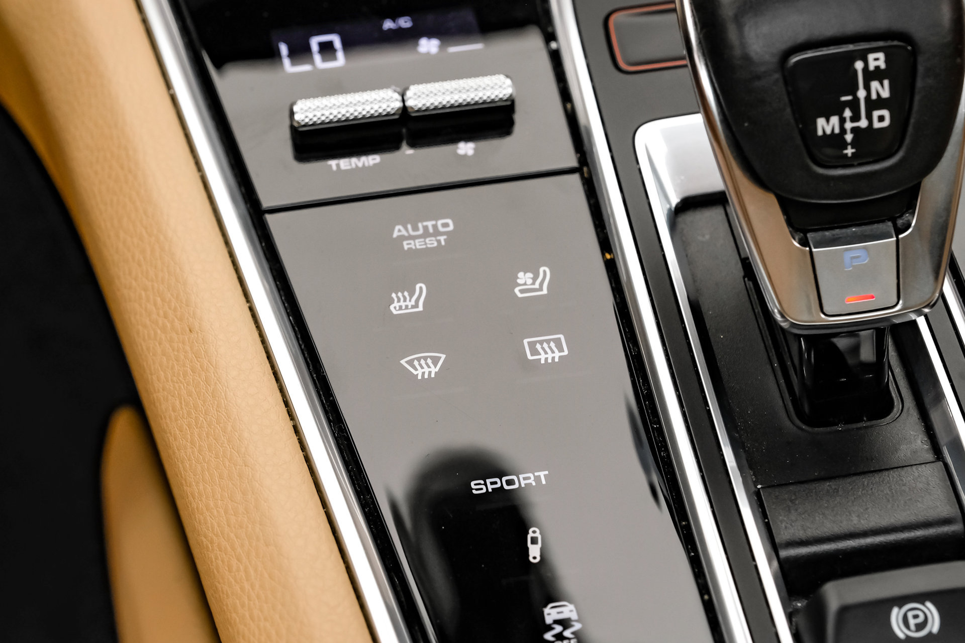 Used 2023 Porsche Panamera Platinum Edition w/ Sportdesign Package RWD image 32