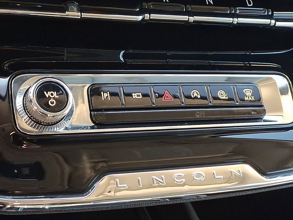 Used 2023 Lincoln Corsair AWD w/ Equipment Group 101A image 16